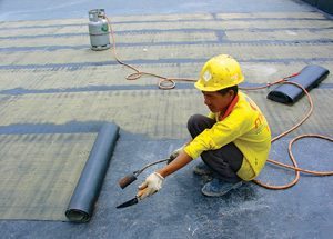 Chống thấm trần nhà tại quận Long Biên