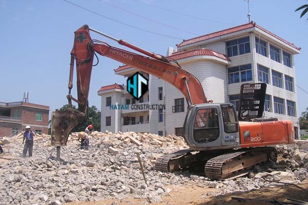Phá dỡ nhà cũ tại Hà Nội