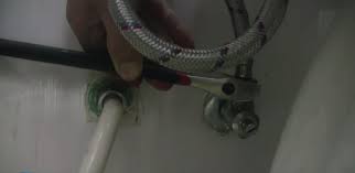 Thay dây dẫn cấp nước bồn cầu tại Hà Nội